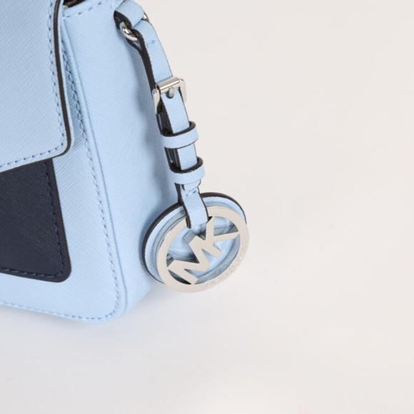 MICHAEL KORS GREENWICH DUAL COLOR POCKET SMALL FLAP CROSSBODY Sky/Navy - Picture 3 of 12